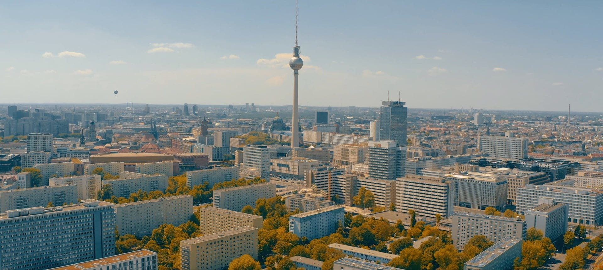 Berliner Fernsehturm aus der Vogelperspektive